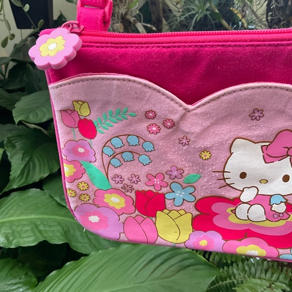 Sanrio Hello Kitty Adorable Purse - Picture 4 of 6